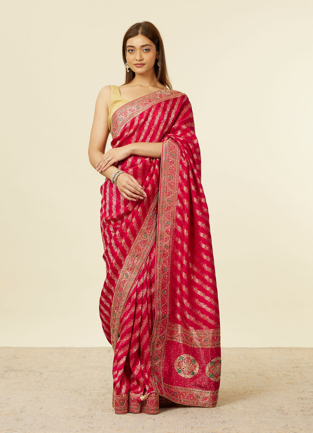 Mohey Women Rani Floral and Bel Buti Patterned Bridal Saree