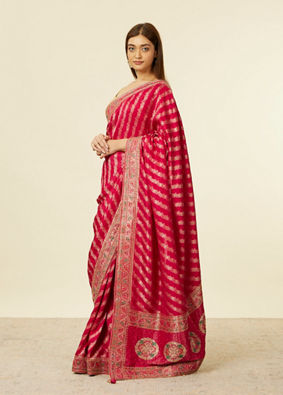 alt message - Mohey Women Rani Floral and Bel Buti Patterned Saree image number 3