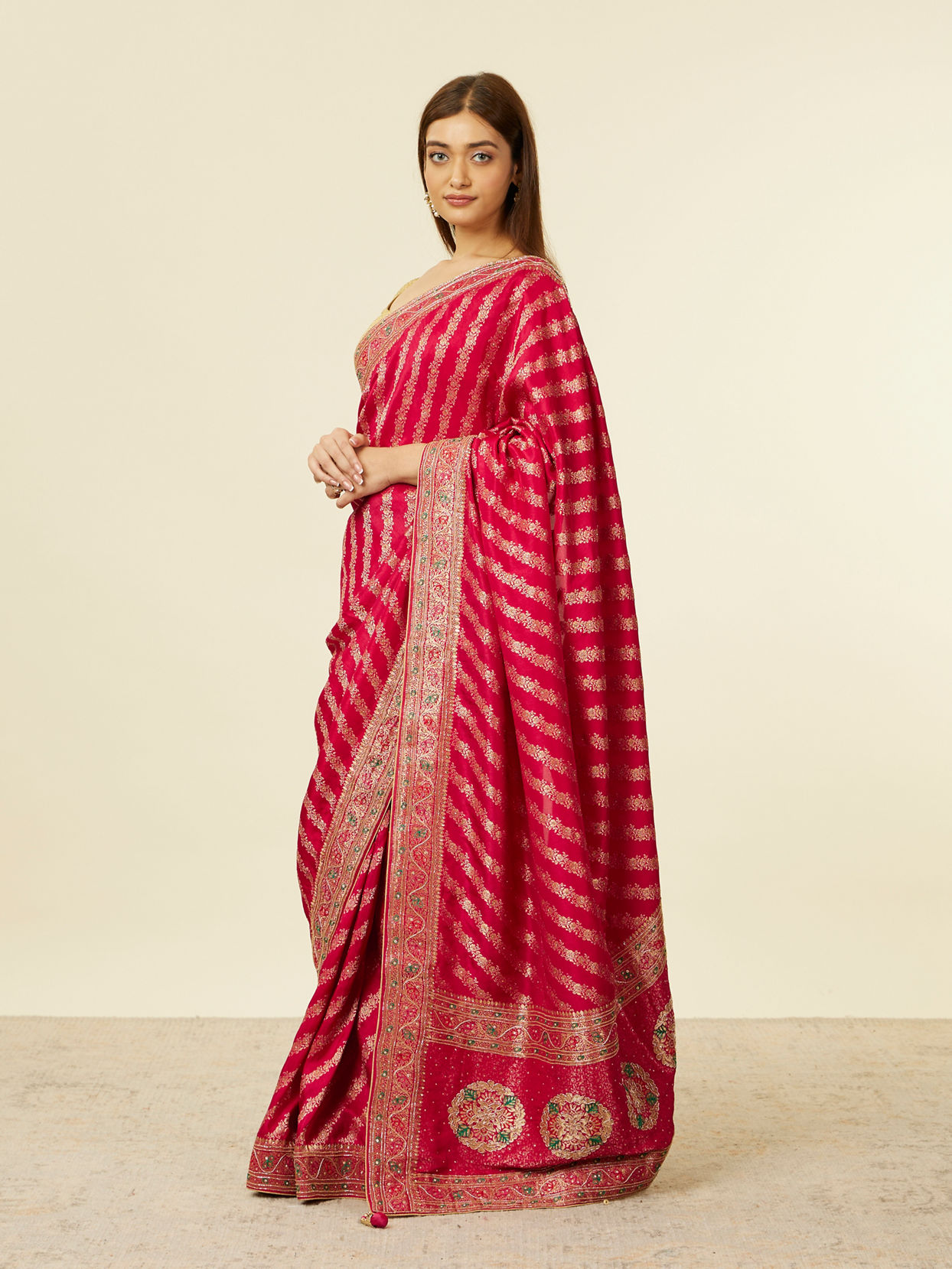 Mohey Women Rani Floral and Bel Buti Patterned Bridal Saree