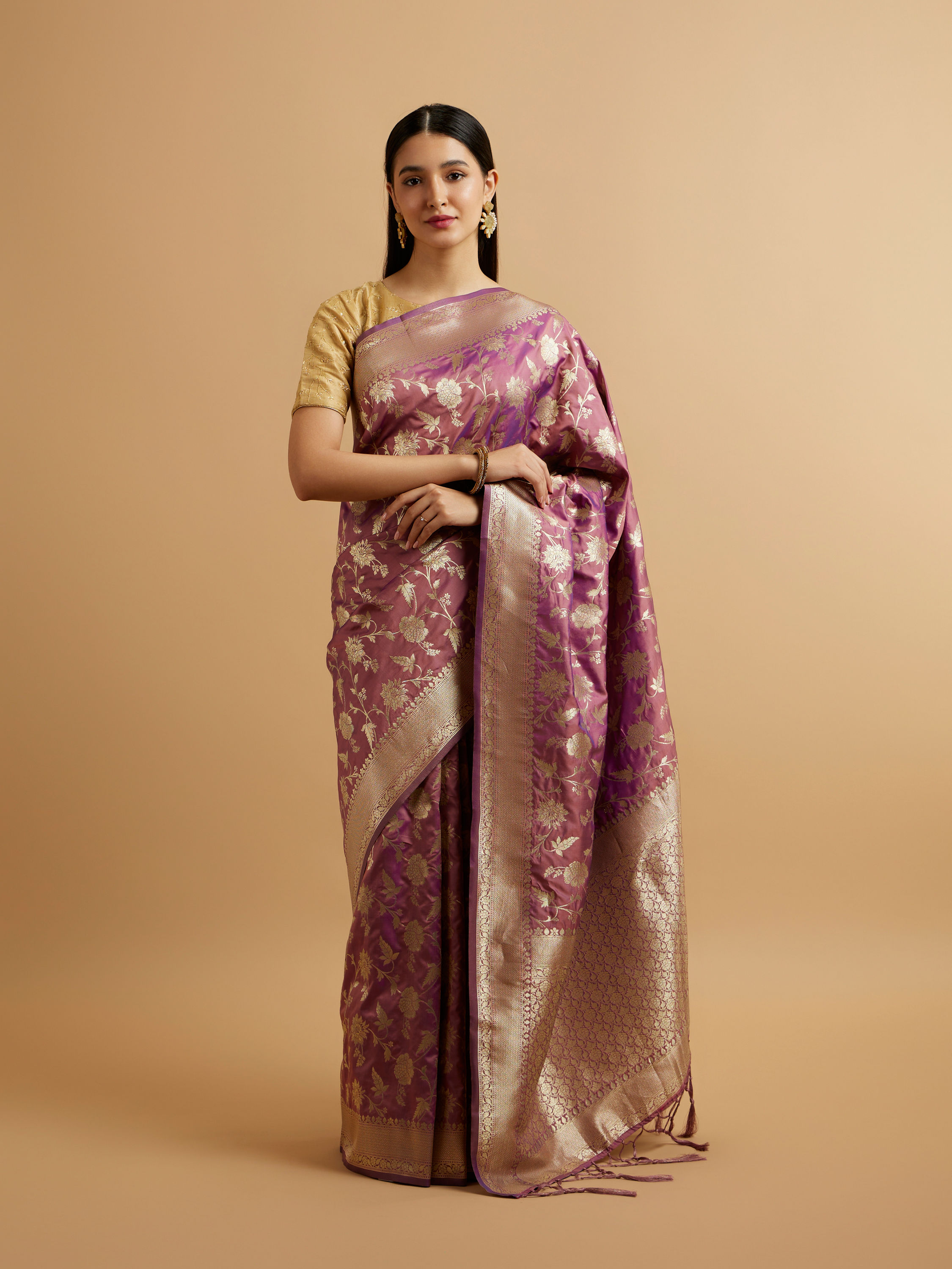 Mohey Women Purple Bel Buti Patterned Saree