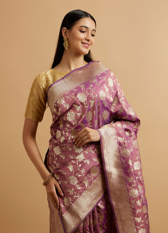 alt message - Mohey Women Purple Bel Buti Patterned Saree image number 1