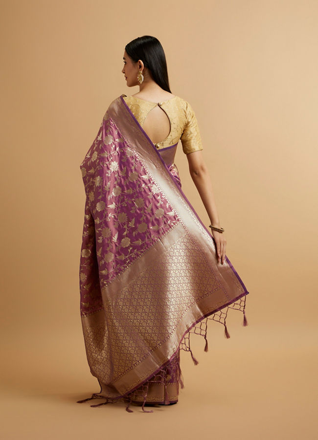 alt message - Mohey Women Purple Bel Buti Patterned Saree image number 4