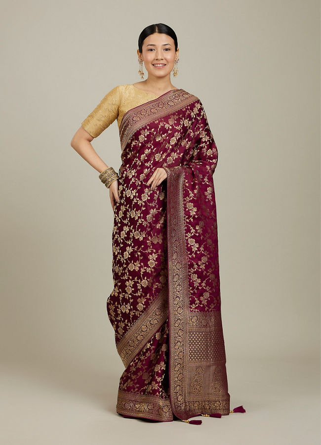 Mohey Women Classic Wine Bel Buti Patterned Saree image number 0