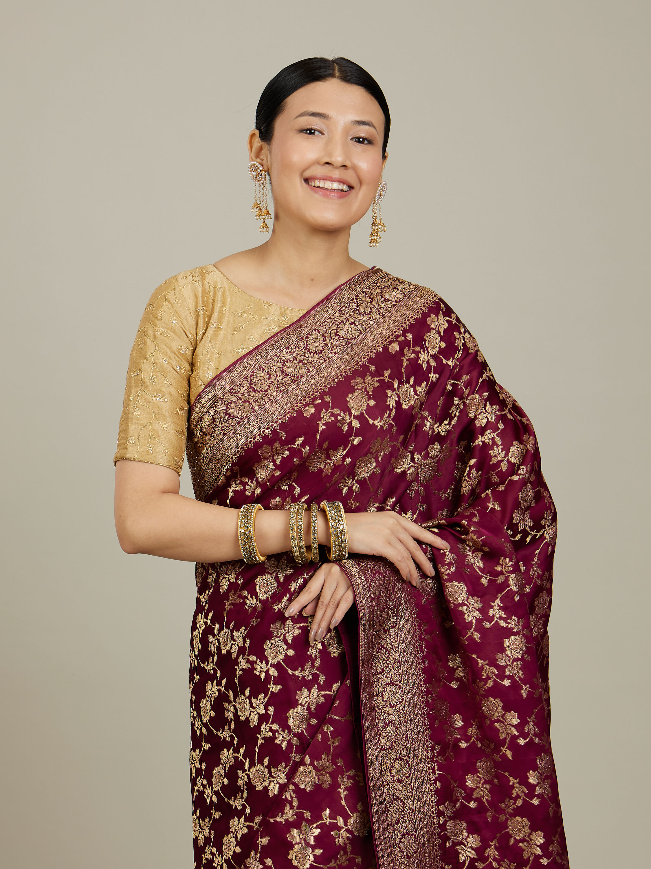 Mohey Women Classic Wine Bel Buti Patterned Saree