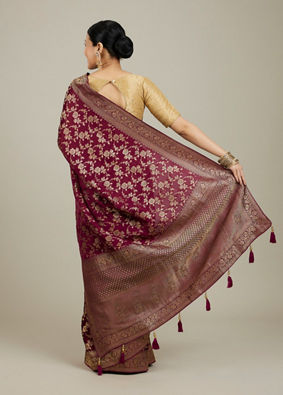 Mohey Women Classic Wine Bel Buti Patterned Saree image number 4