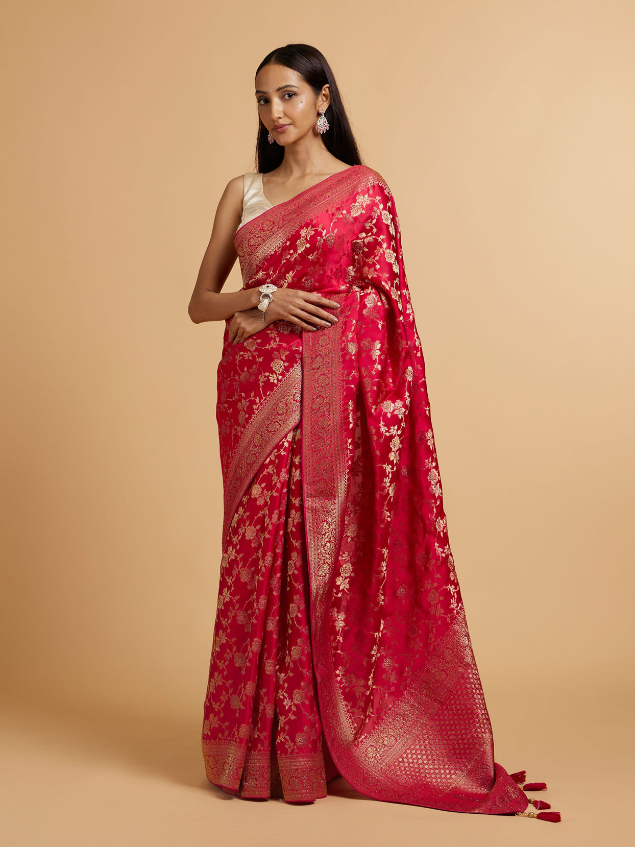 alt message - Mohey Women Rani Pink Bel Buti Patterned Saree with Rhinestones image number 2