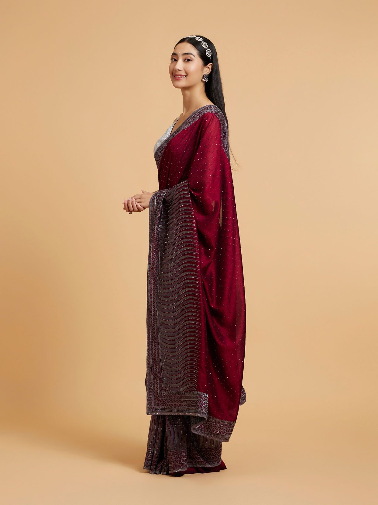 alt message - Mohey Women Wine Elegance Drape Saree image number 2