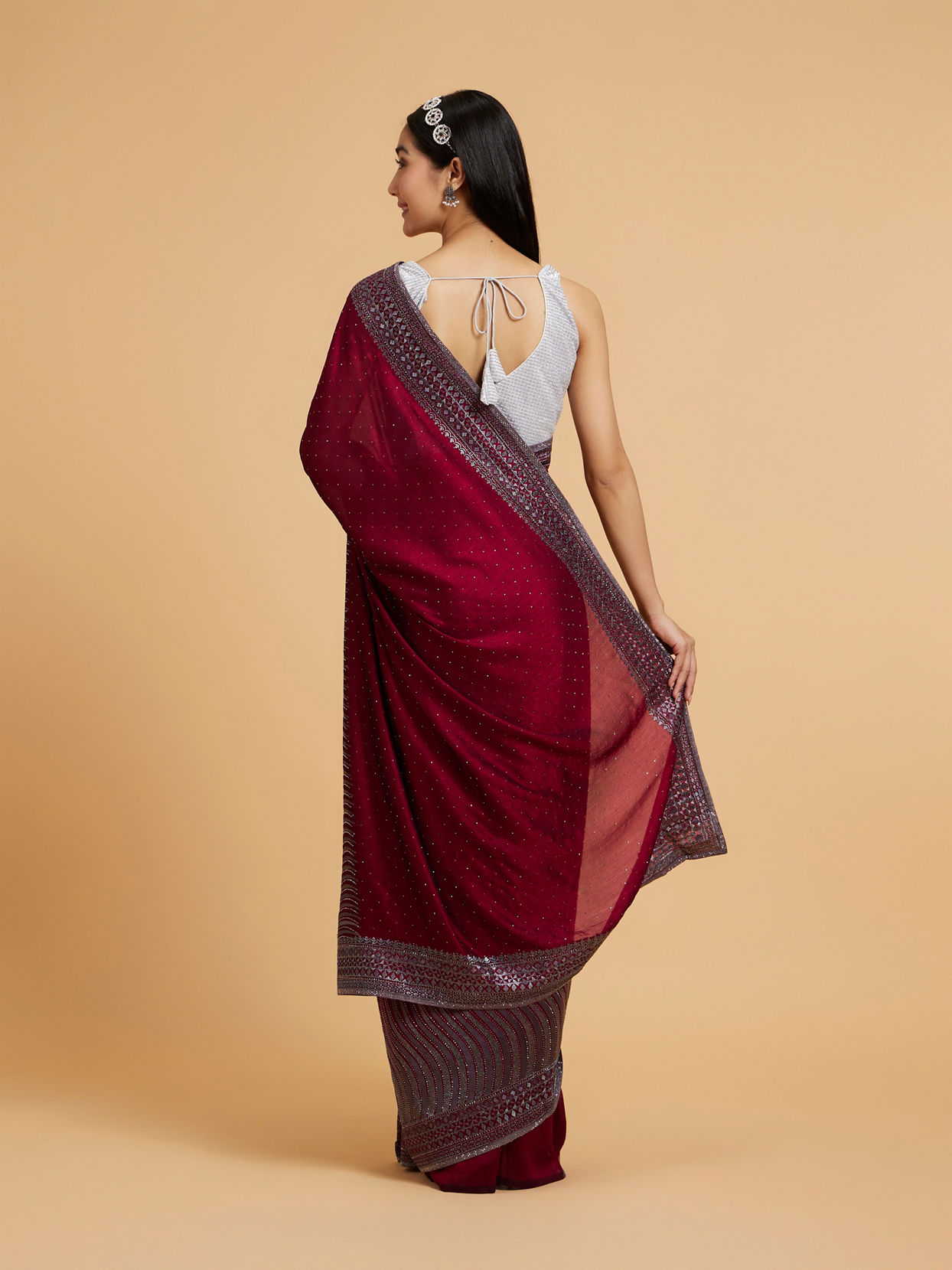 alt message - Mohey Women Wine Elegance Drape Saree image number 4