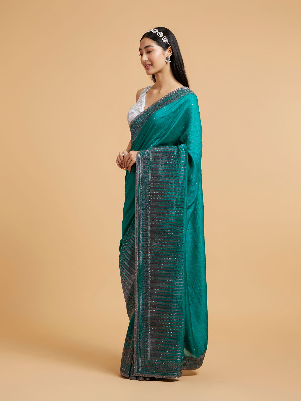 Mohey Women Rama Green Stone Embellished Saree image number 2