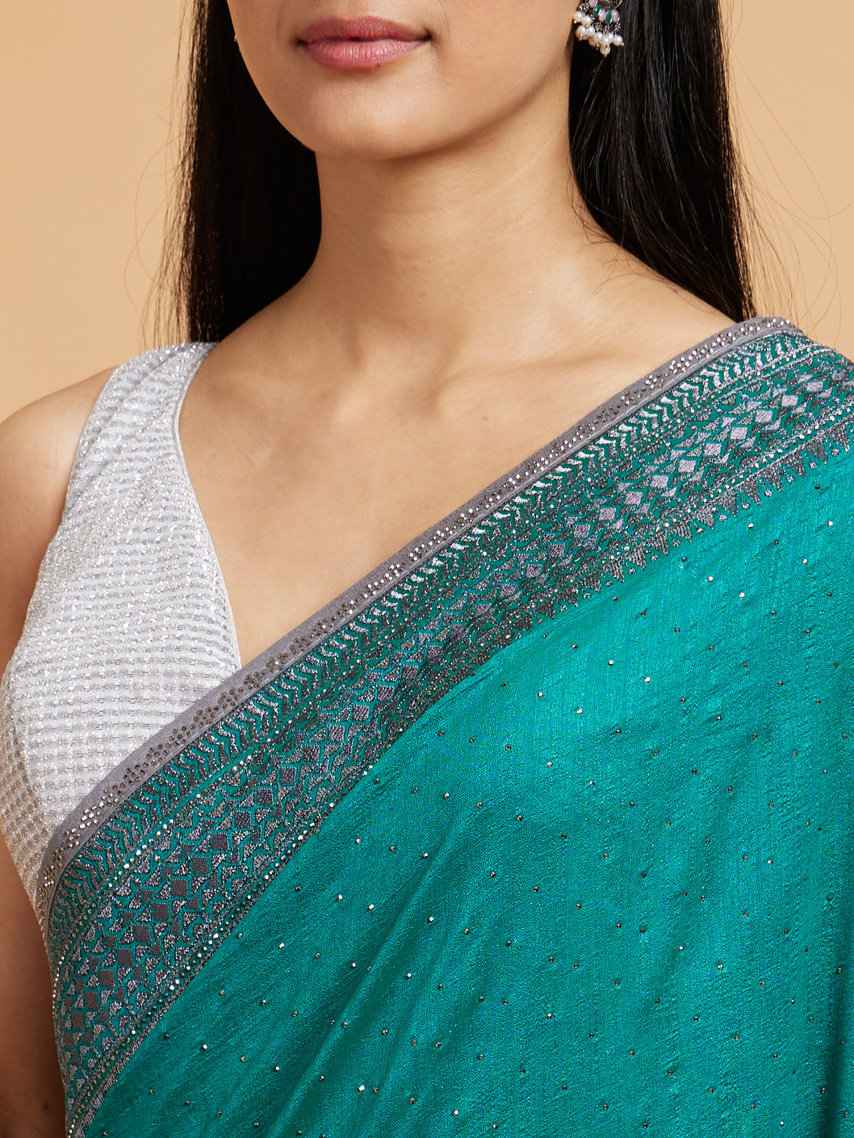 Mohey Women Rama Green Stone Embellished Saree image number 3