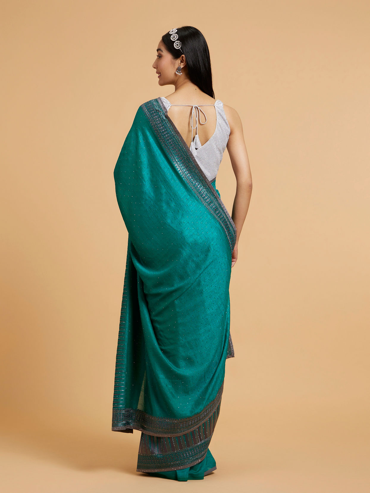 Mohey Women Rama Green Stone Embellished Saree image number 4