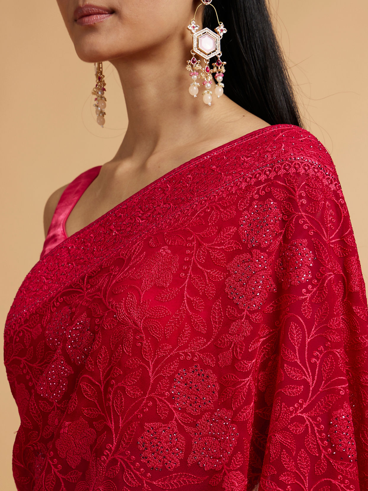 alt message - Mohey Women Rani Pink Bel Buti Embroidered Saree with Rhinestones image number 3