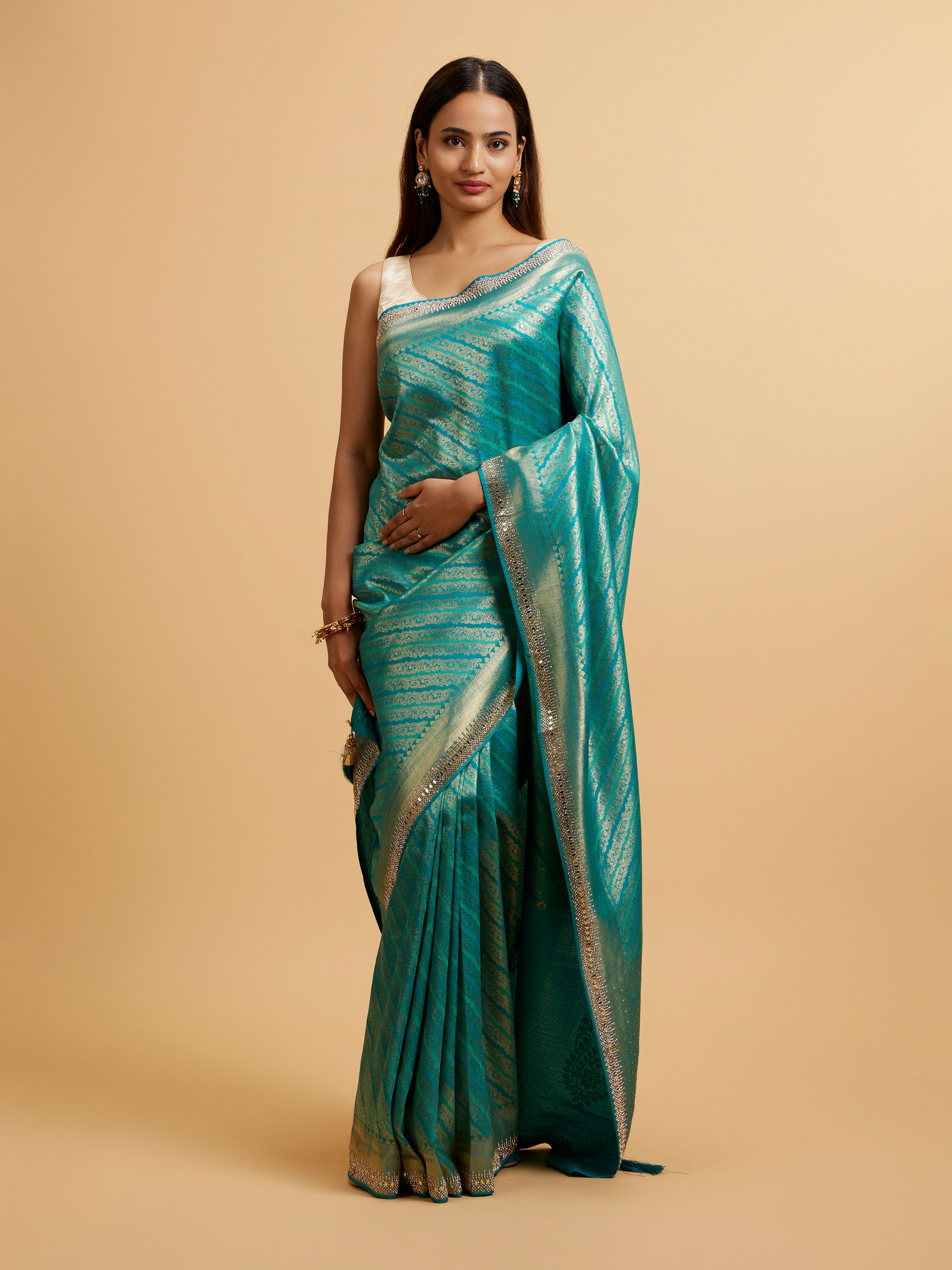 Mohey Women Rama Green Bel Patterned Saree