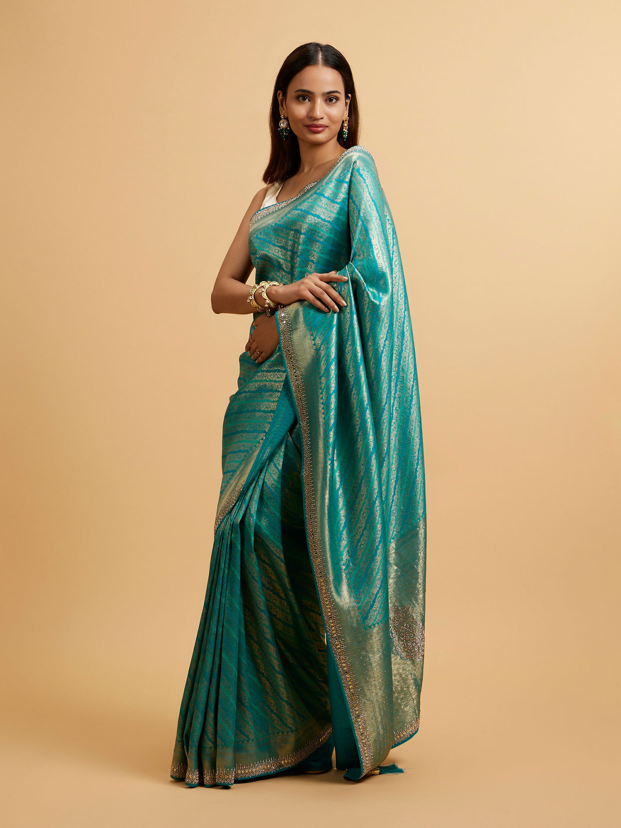 alt message - Mohey Women Rama Green Bel Patterned Saree image number 2