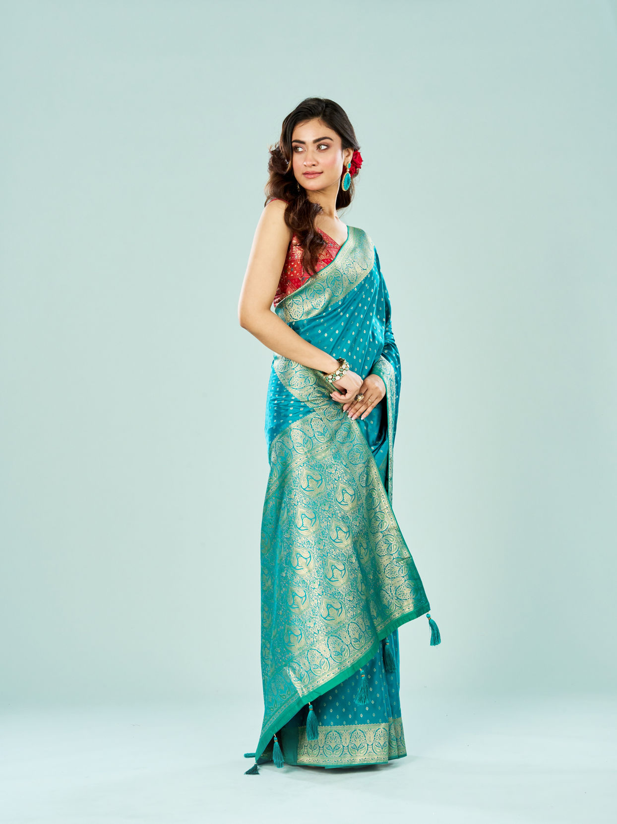 Mohey Women Ravishing Rama Green Festive Saree