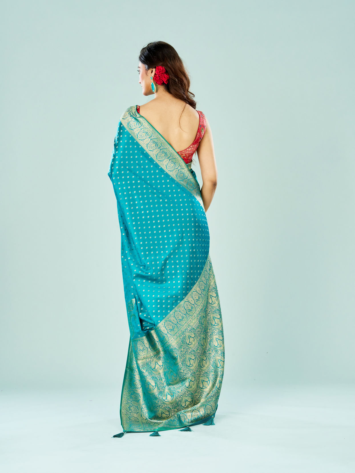 Mohey Women Ravishing Rama Green Festive Saree