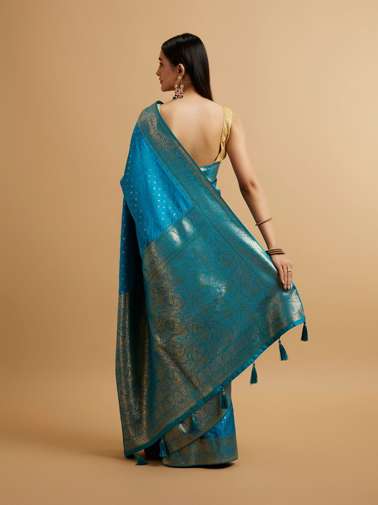 Mohey Women Teal Blue Floral Buta Patterned Saree