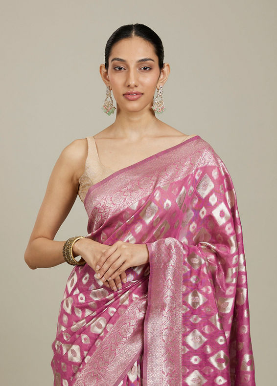 Mohey Women Purple Ikat Diamond Patterned Saree