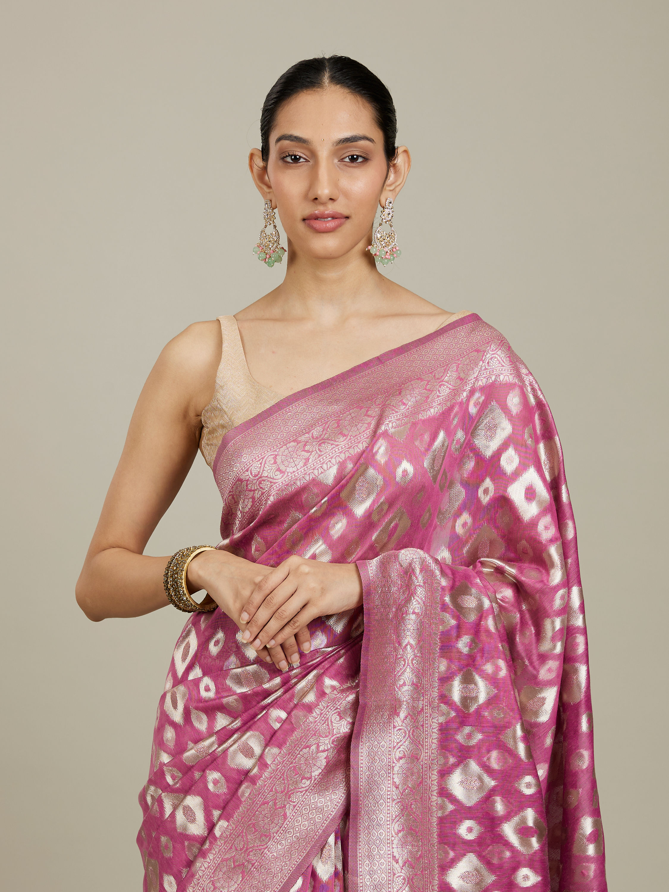 Mohey Women Purple Ikat Diamond Patterned Saree