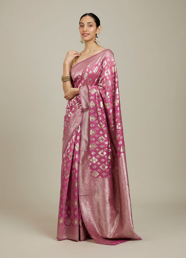 Mohey Women Purple Ikat Diamond Patterned Saree