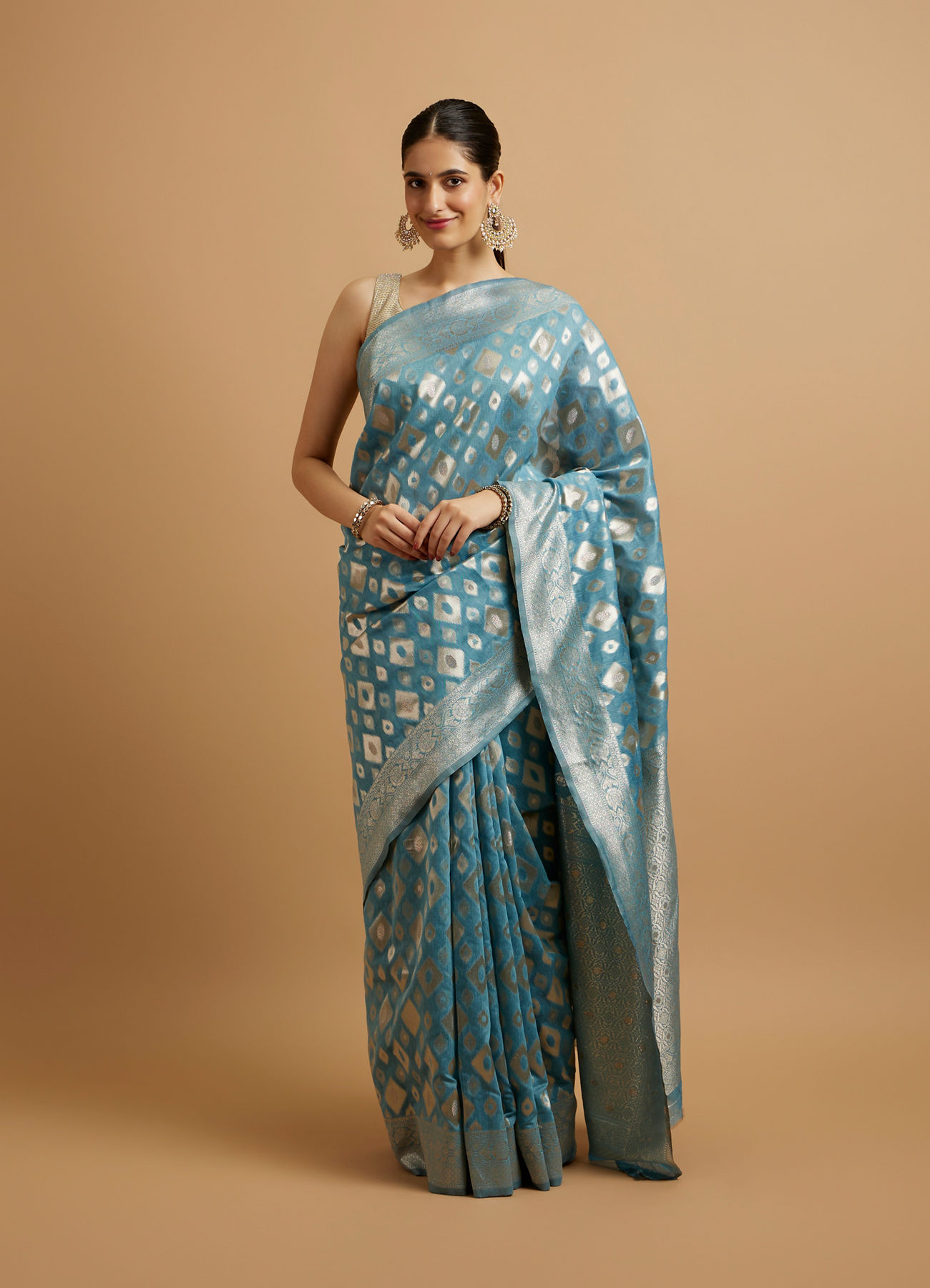 Mohey Women Light Blue Ikat Diamond Patterned Saree