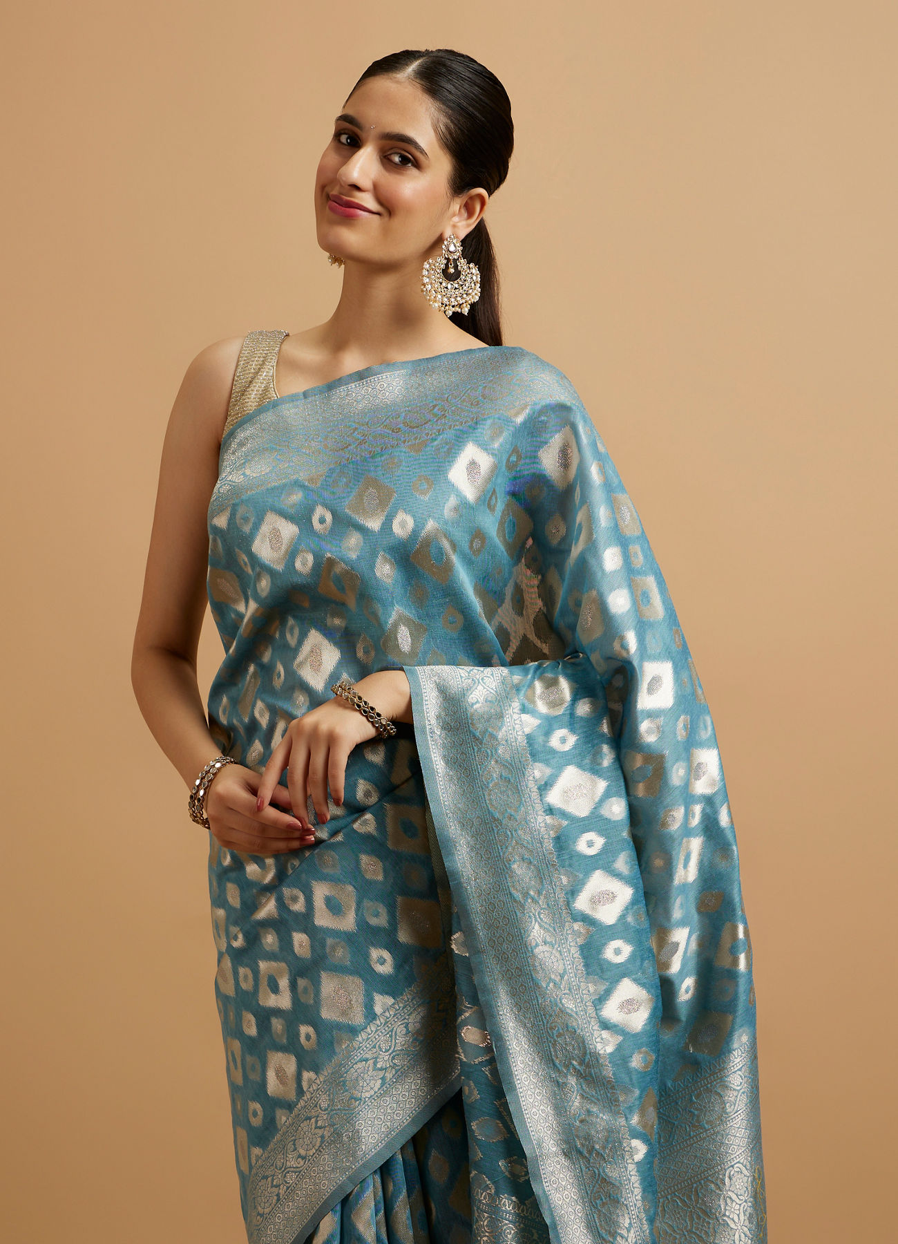 Mohey Women Light Blue Ikat Diamond Patterned Saree