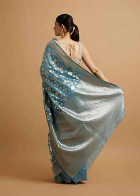 alt message - Mohey Women Light Blue Ikat Diamond Patterned Saree image number 4