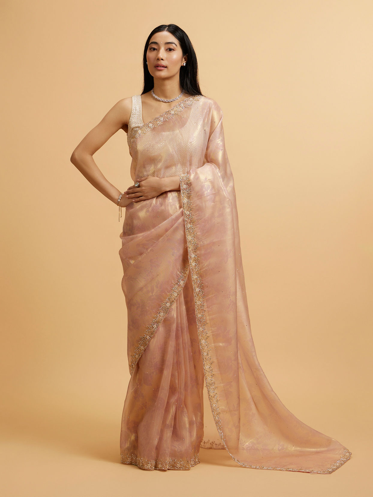 alt message - Mohey Women Light Pink Floral Print Saree with Rhinestone Work image number 0