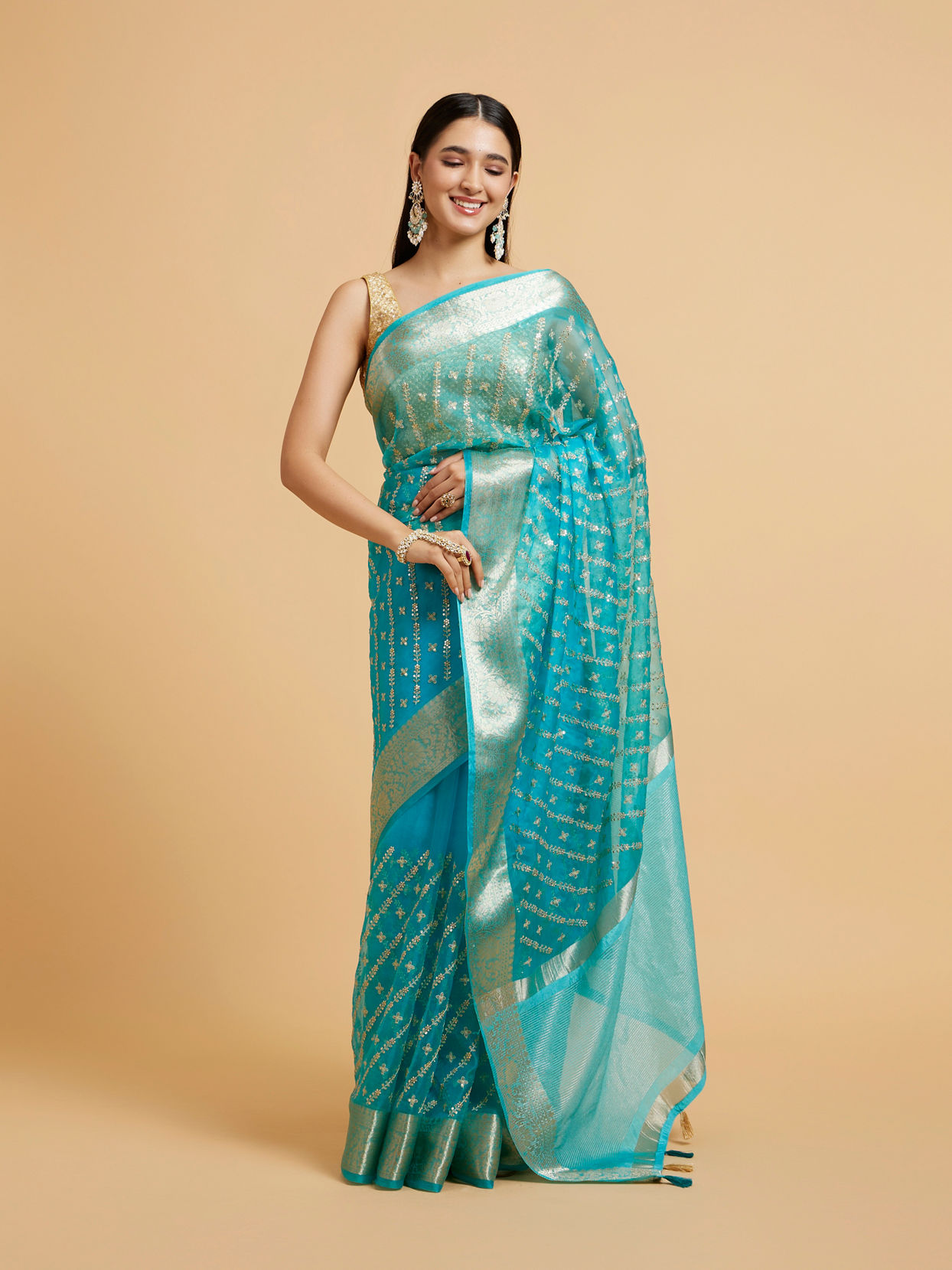 alt message - Mohey Women Elegant T.Blue Organza Saree image number 0