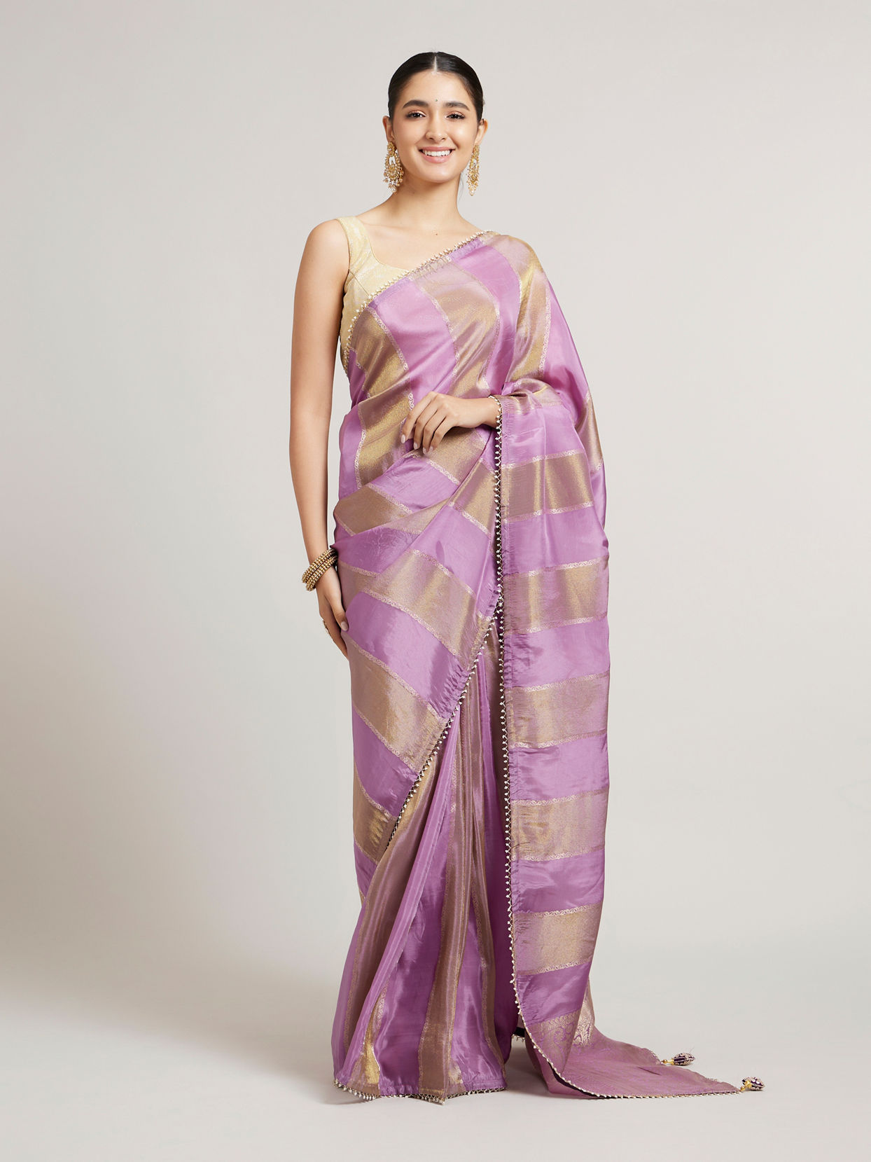 Mohey Women Orchid Purple Paisley & Bel Buti Patterned Saree with Pearl Border image number 0