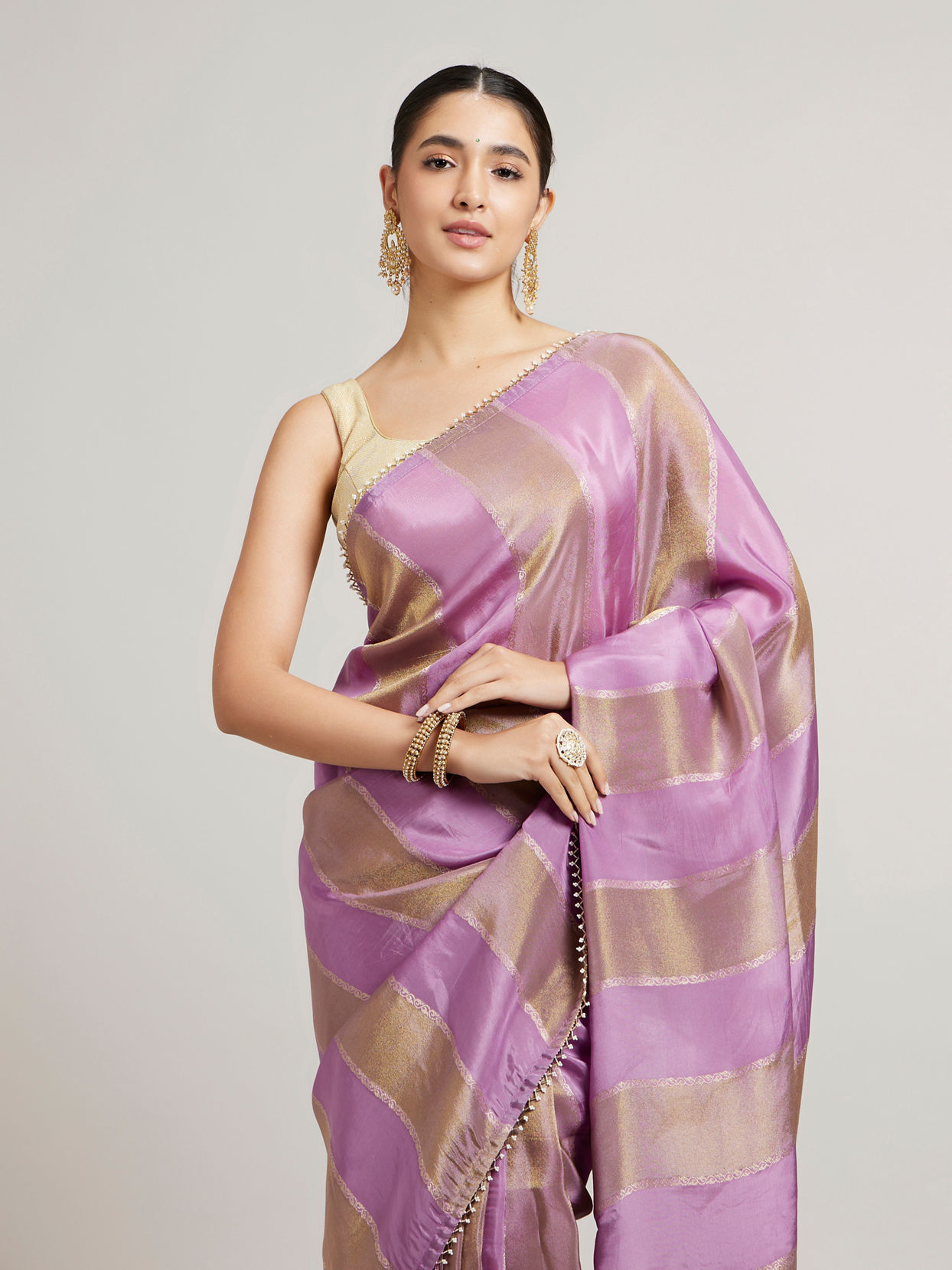 Mohey Women Orchid Purple Paisley & Bel Buti Patterned Saree with Pearl Border image number 1