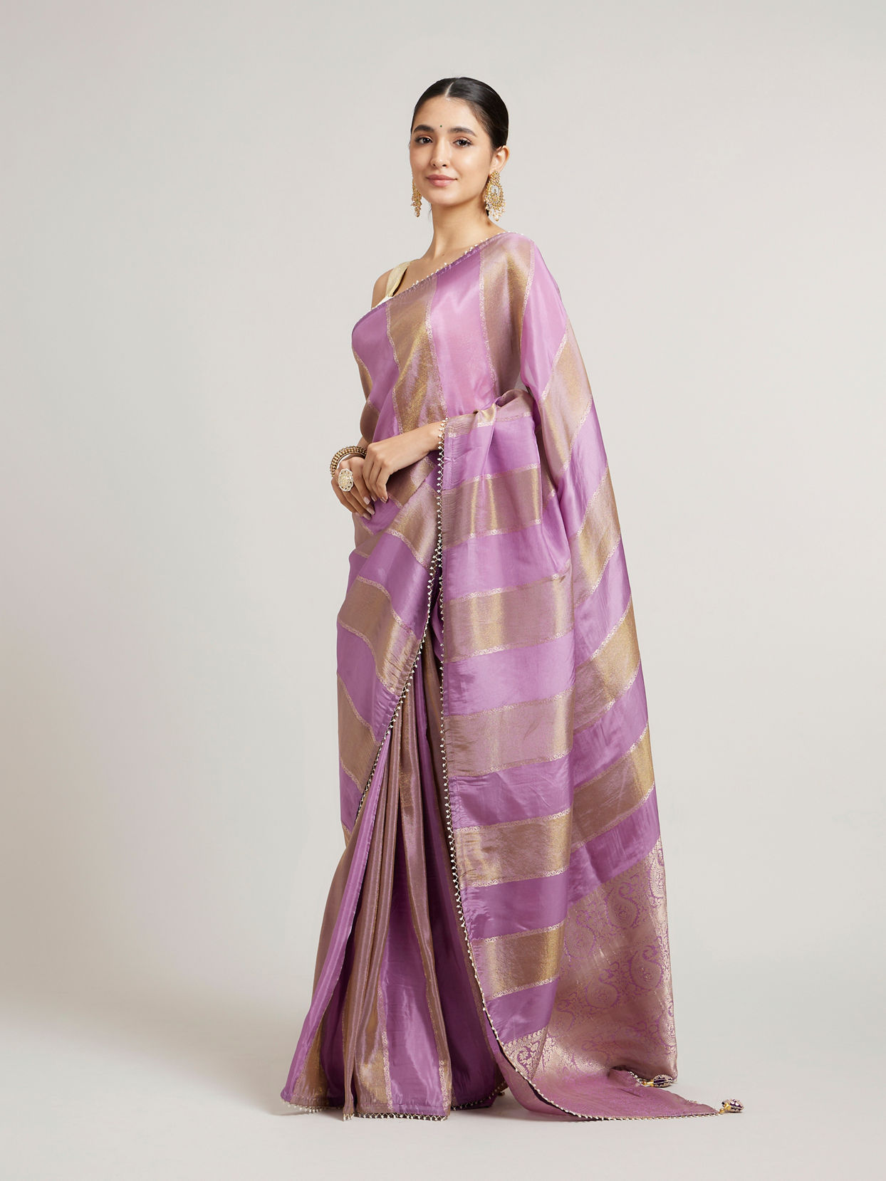 Mohey Women Orchid Purple Paisley & Bel Buti Patterned Saree with Pearl Border