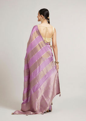 Mohey Women Orchid Purple Paisley & Bel Buti Patterned Saree with Pearl Border image number 4