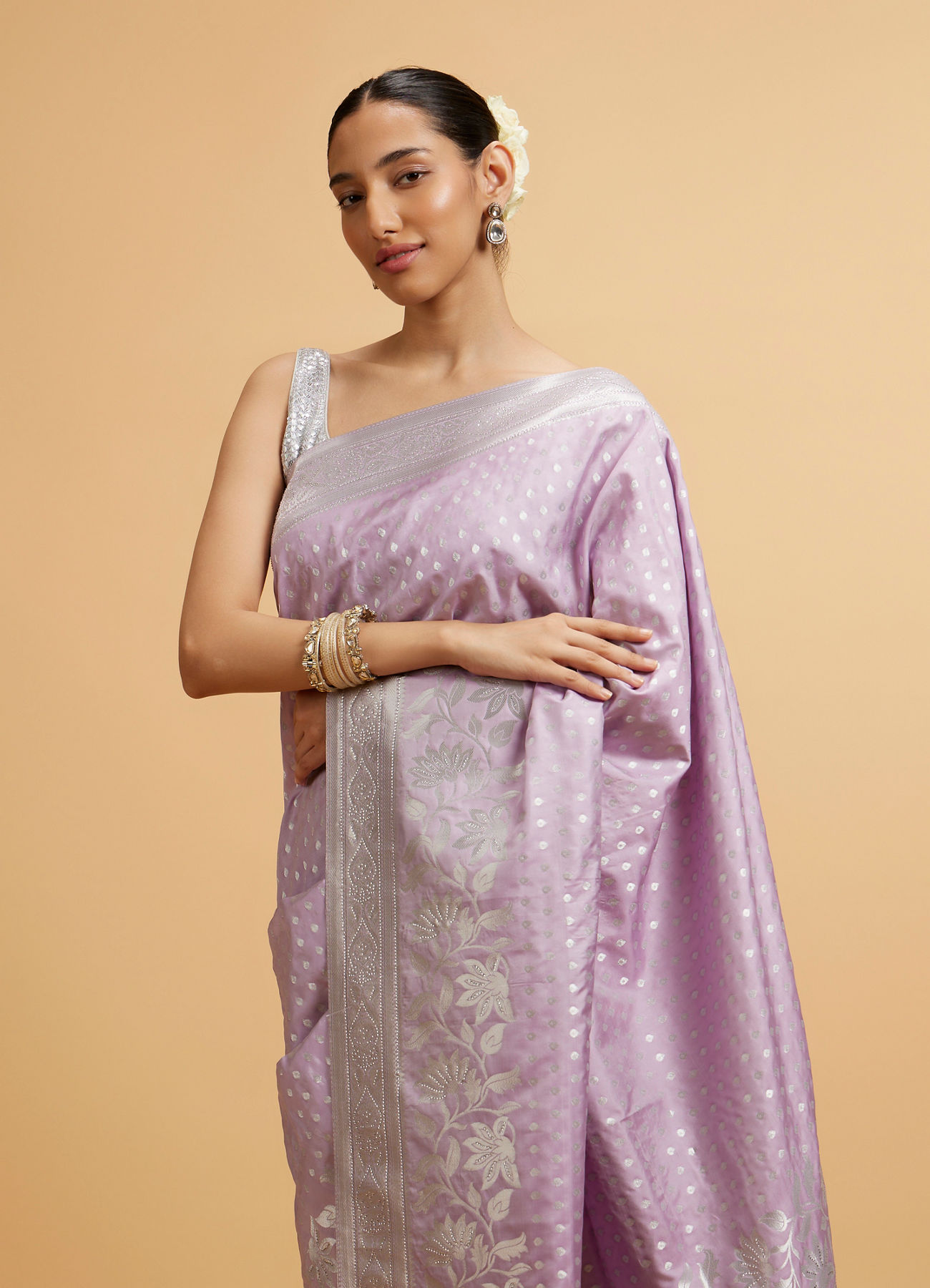 Mohey Women Purple Buta Patterned Saree with Bel Buti Borders