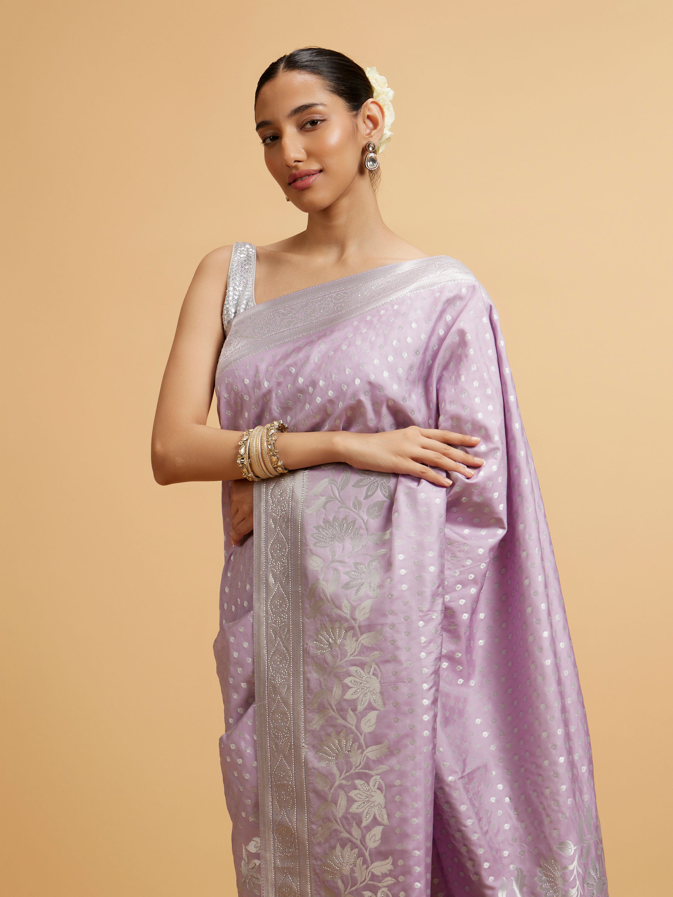 Mohey Women Purple Buta Patterned Saree with Bel Buti Borders