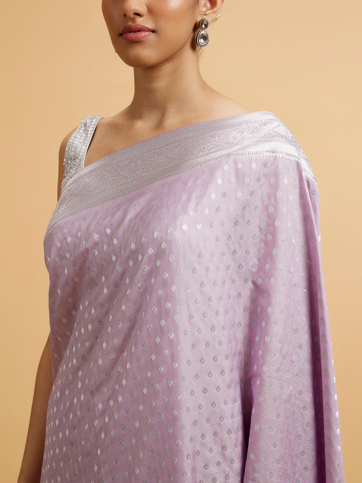 Mohey Women Purple Buta Patterned Saree with Bel Buti Borders