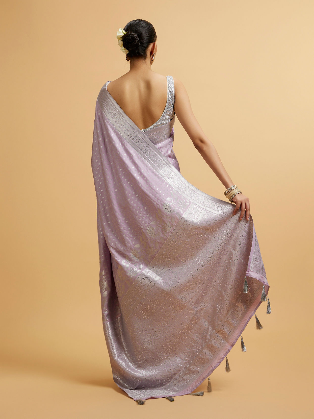 Mohey Women Purple Buta Patterned Saree with Bel Buti Borders