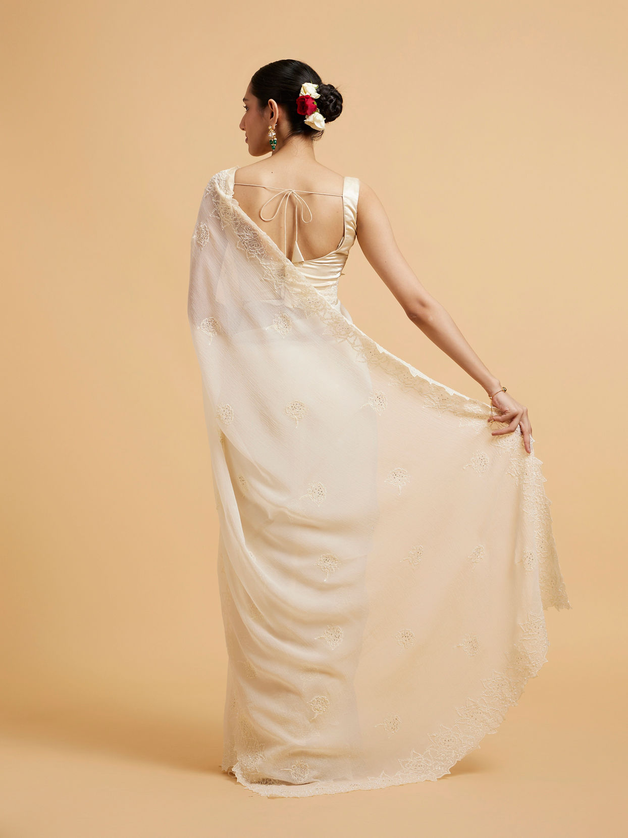 Mohey Women Enchanting Dark Cream Organza Saree