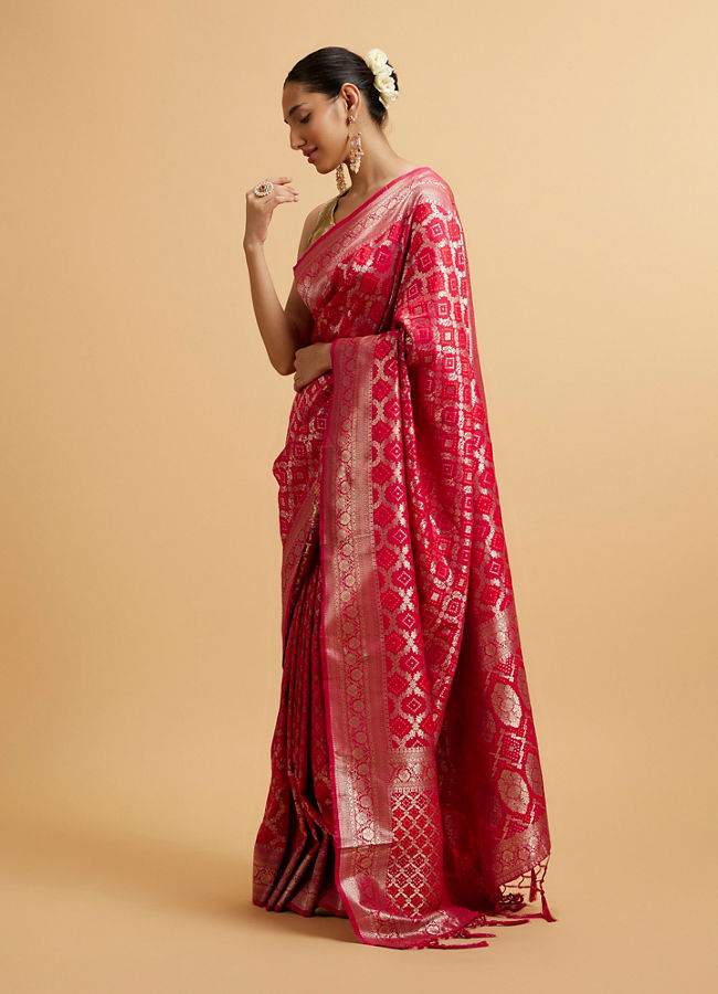 alt message - Mohey Women Rani Bandhani Print Jaal Patterned Saree image number 2