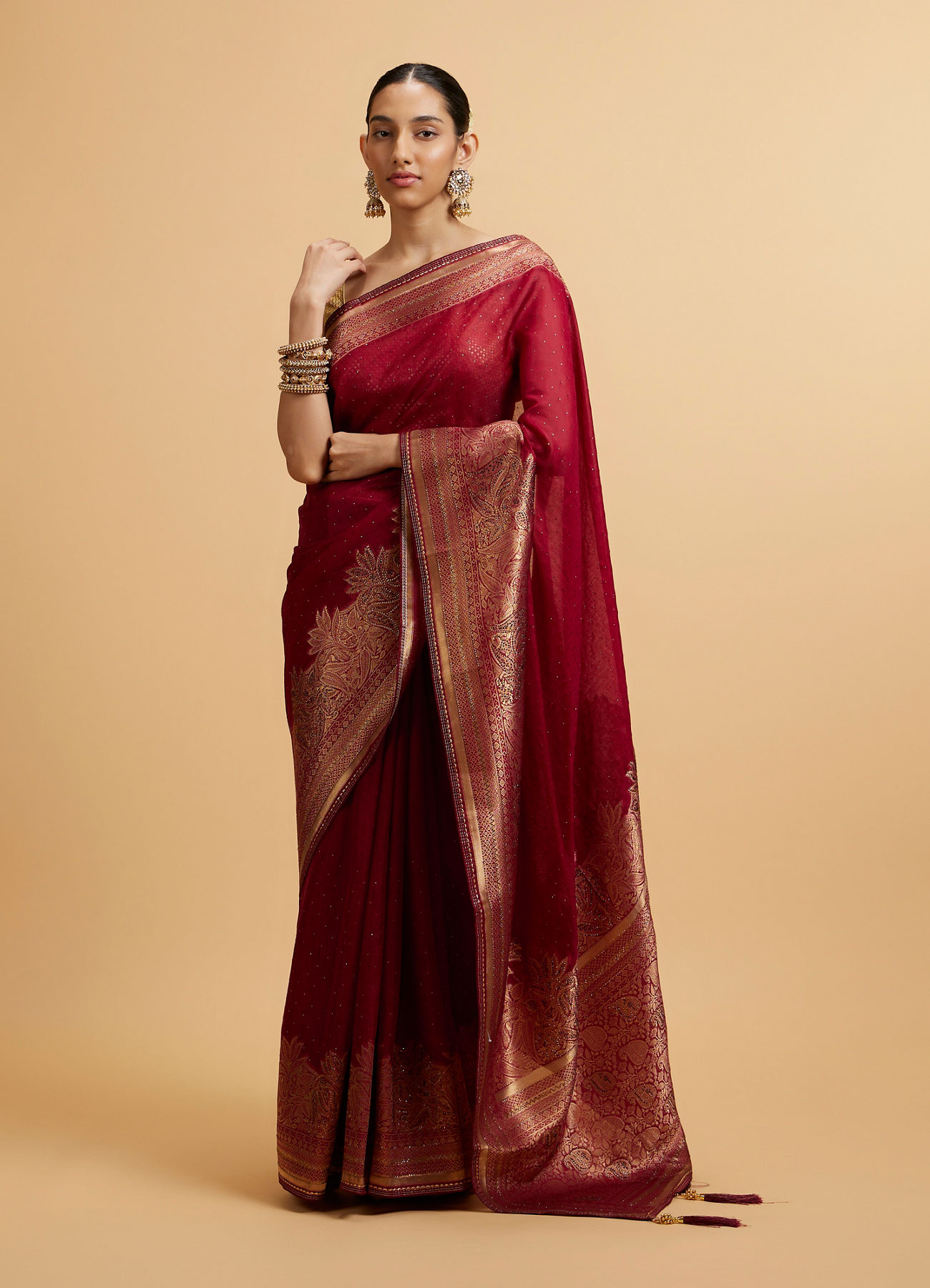 Mohey Women Wine Leaf and Floral Patterned Saree with Stone Work