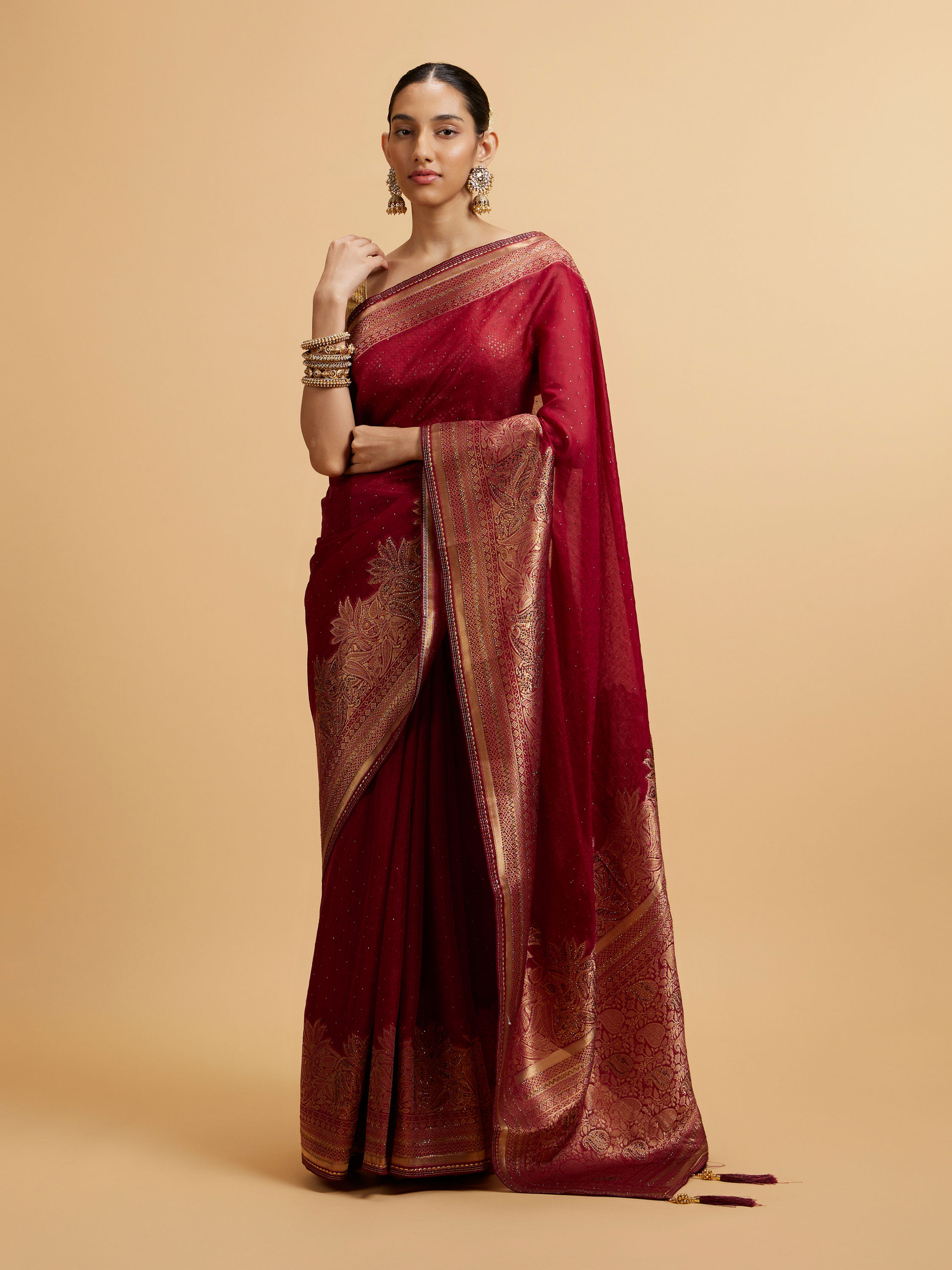 Mohey Women Wine Leaf and Floral Patterned Saree with Stone Work
