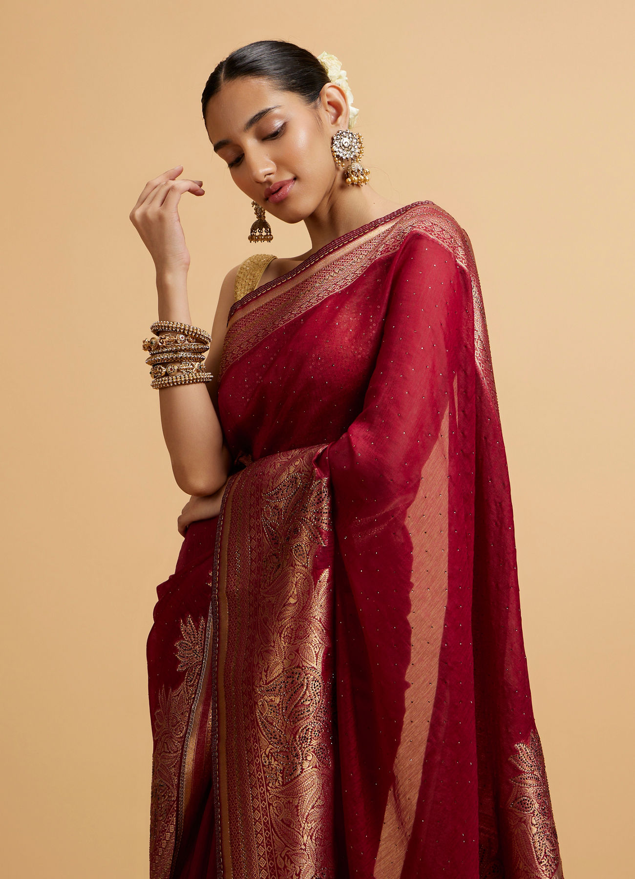 Mohey Women Wine Leaf and Floral Patterned Saree with Stone Work