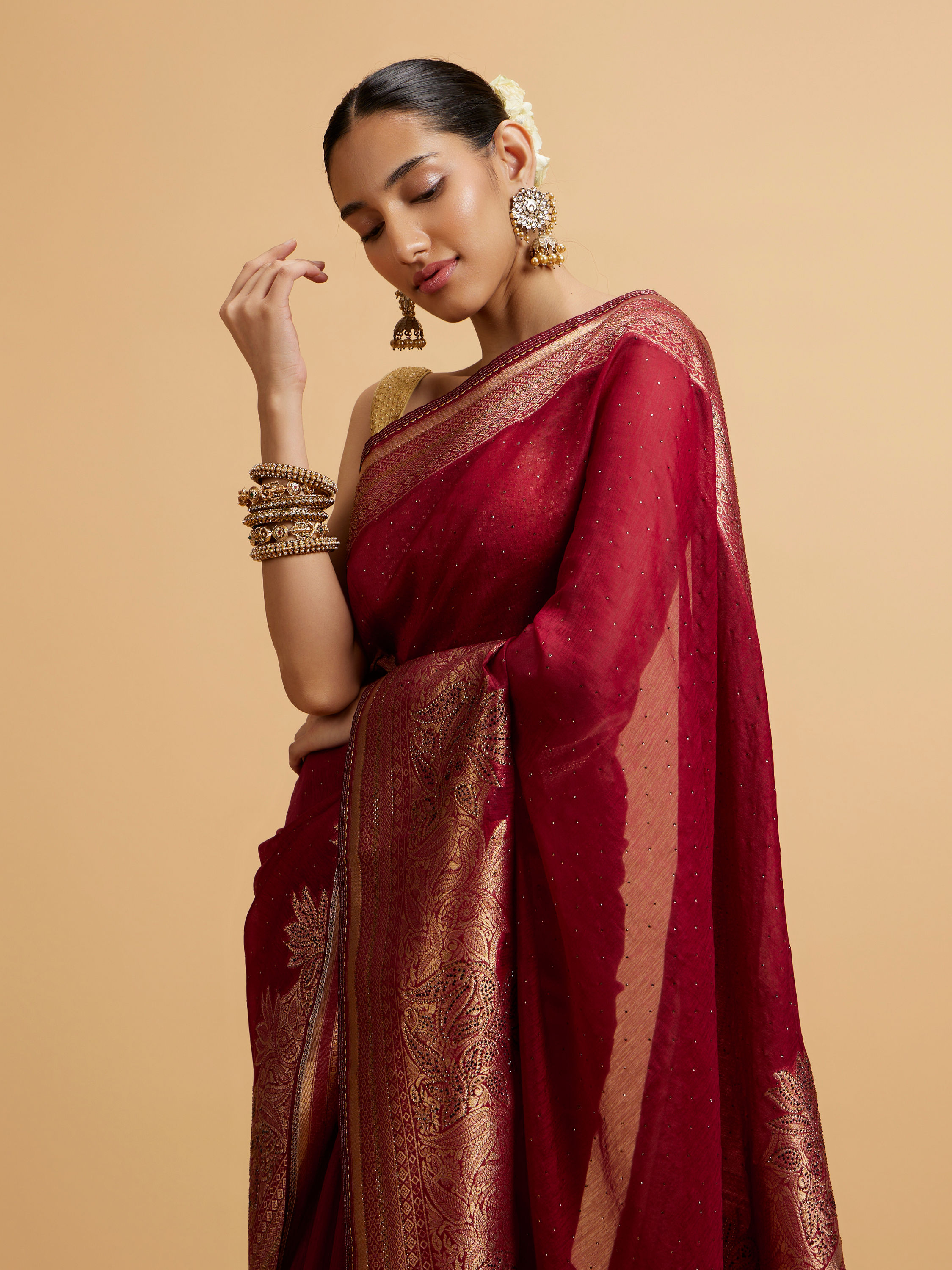 Mohey Women Wine Leaf and Floral Patterned Saree with Stone Work