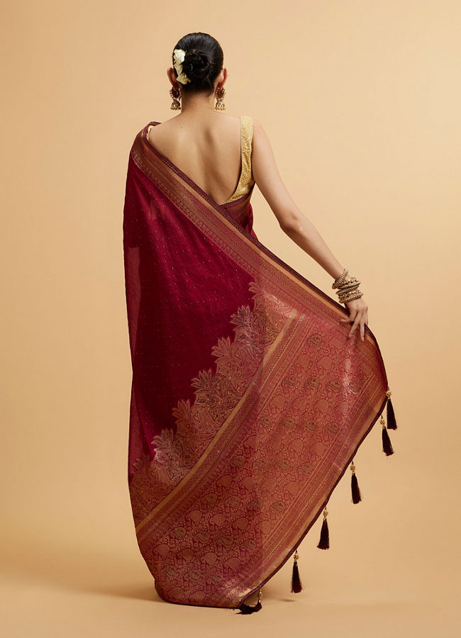 Mohey Women Wine Leaf and Floral Patterned Saree with Stone Work