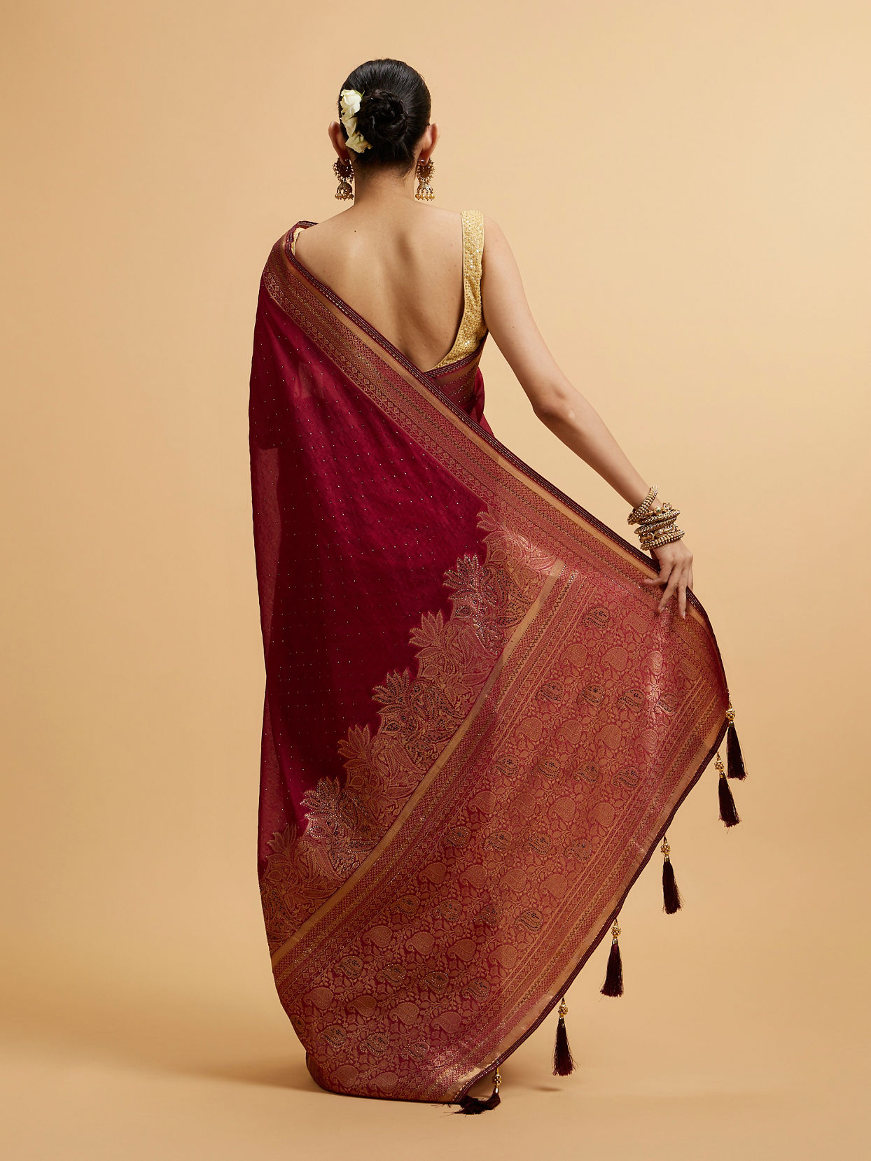 Mohey Women Wine Leaf and Floral Patterned Saree with Stone Work