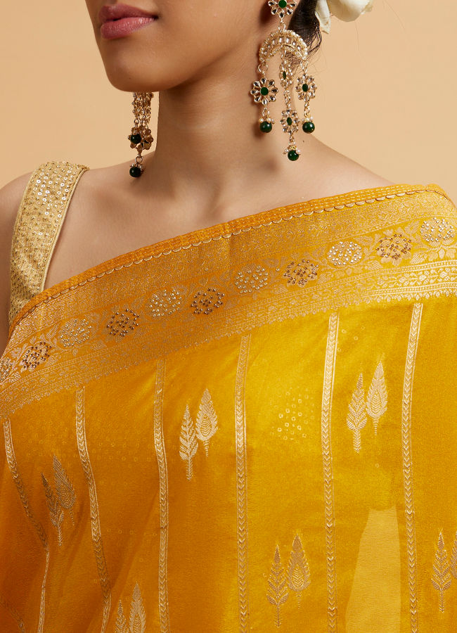 alt message - Mohey Women Mustard Yellow Leaf Patterned Saree with Stone Work image number 3