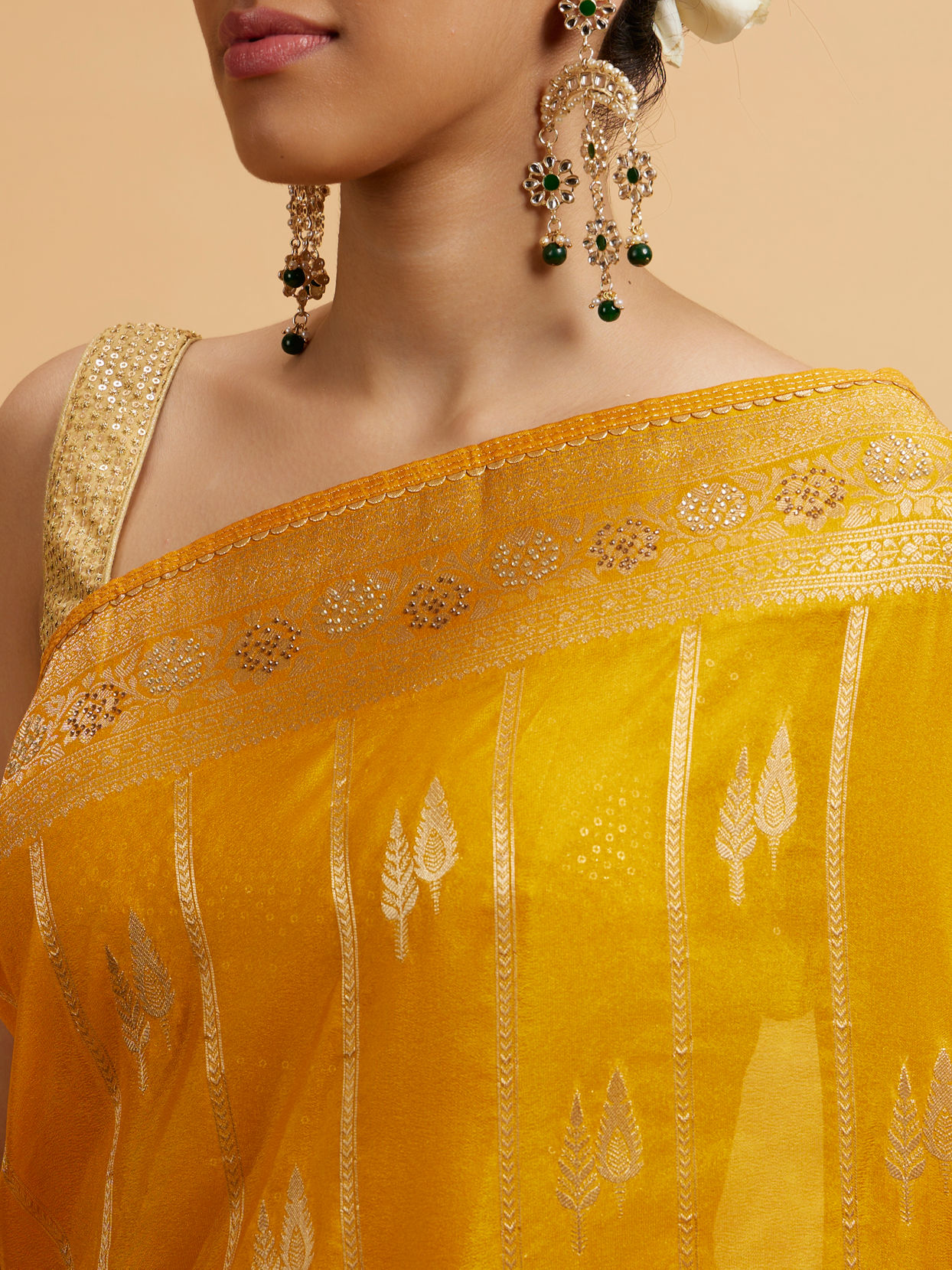 alt message - Mohey Women Mustard Yellow Leaf Patterned Saree with Stone Work image number 3