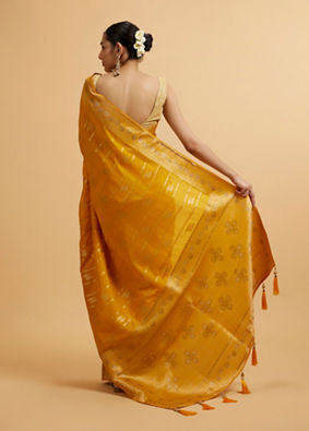 alt message - Mohey Women Mustard Yellow Leaf Patterned Saree with Stone Work image number 4