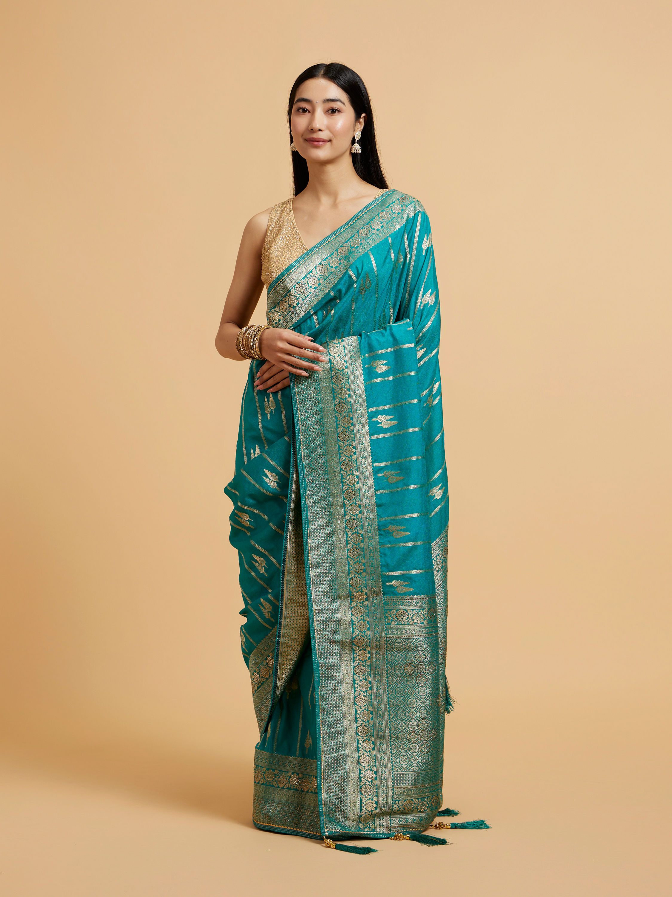 Mohey Women Rama Green Leaf Patterned Saree with Stone Work
