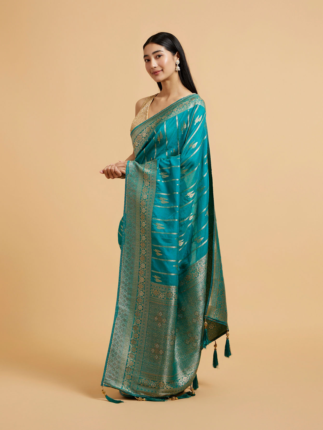 Mohey Women Rama Green Leaf Patterned Saree with Stone Work